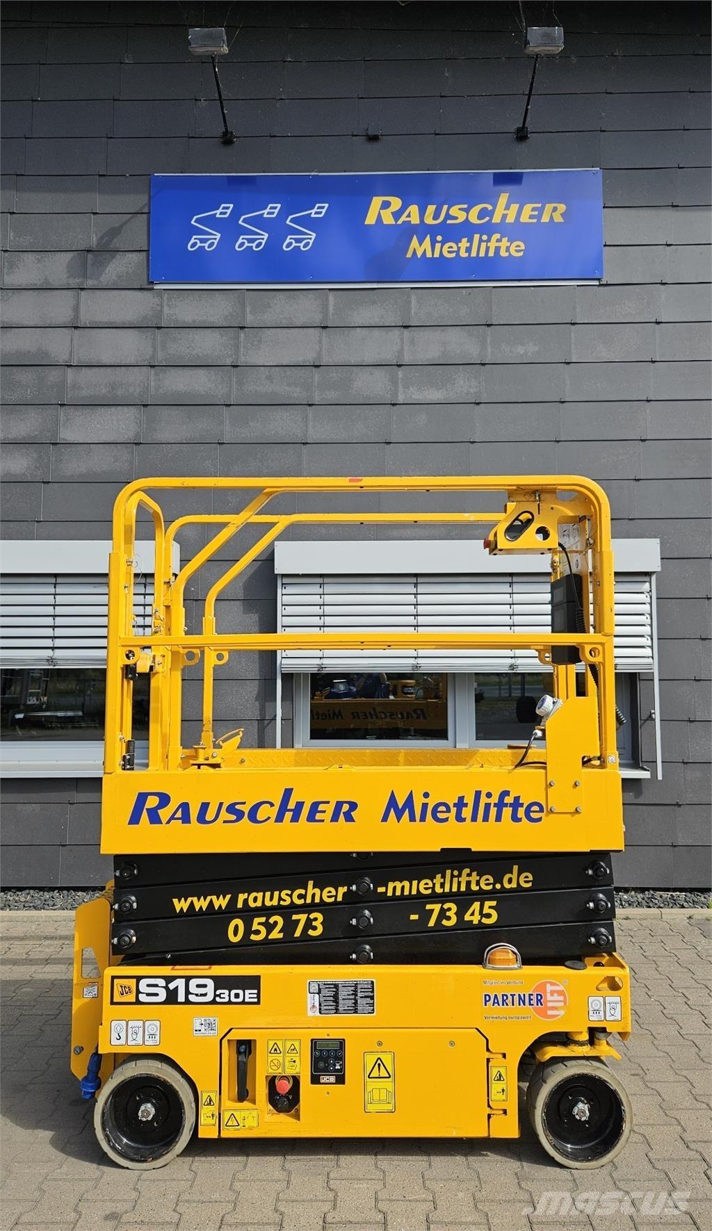 JCB S1930E Vlečne dvižne ploščadi