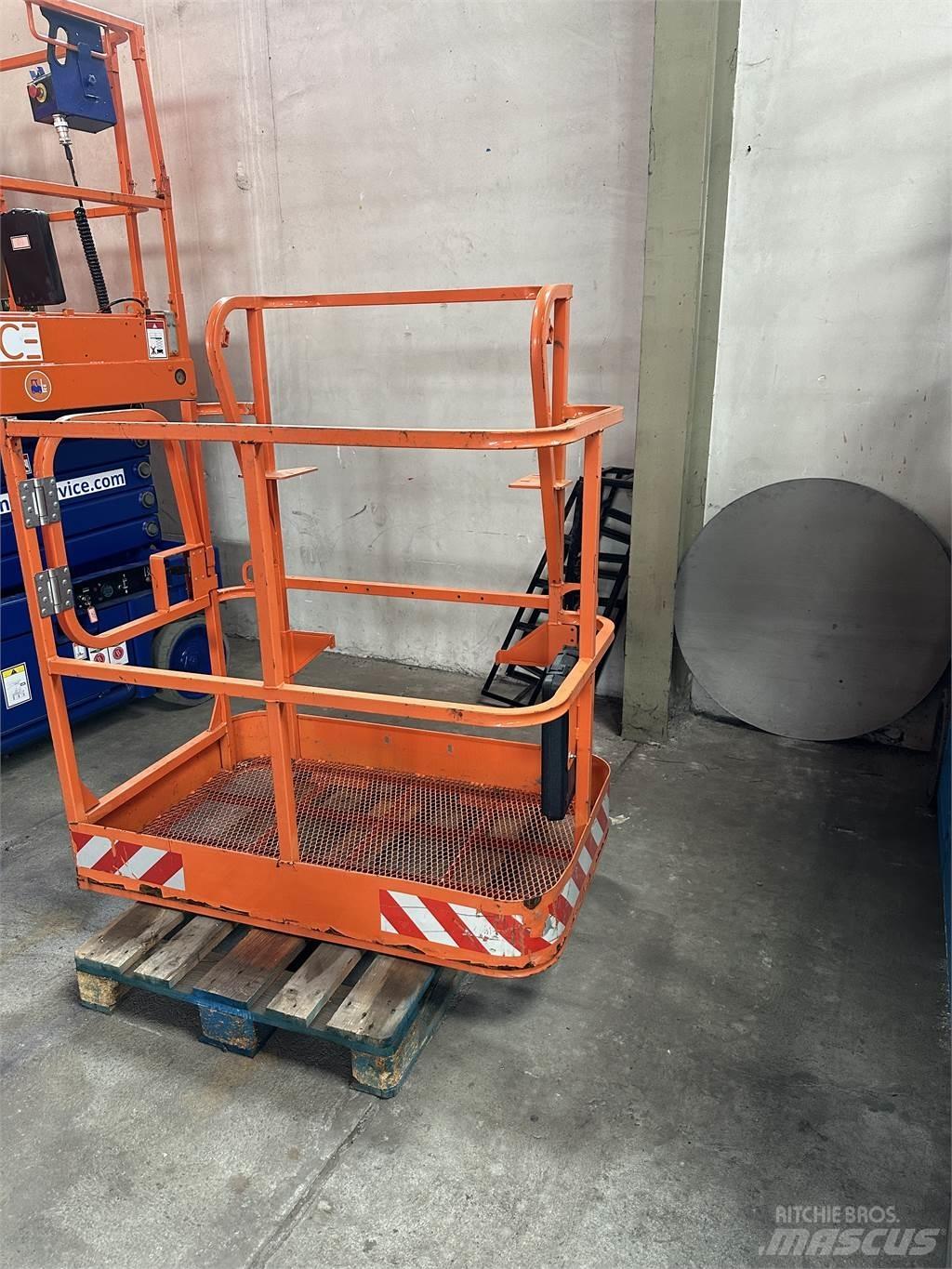 JLG 1001186387s Drugo