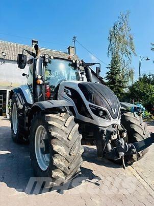 Valtra T254 Versu Traktorji
