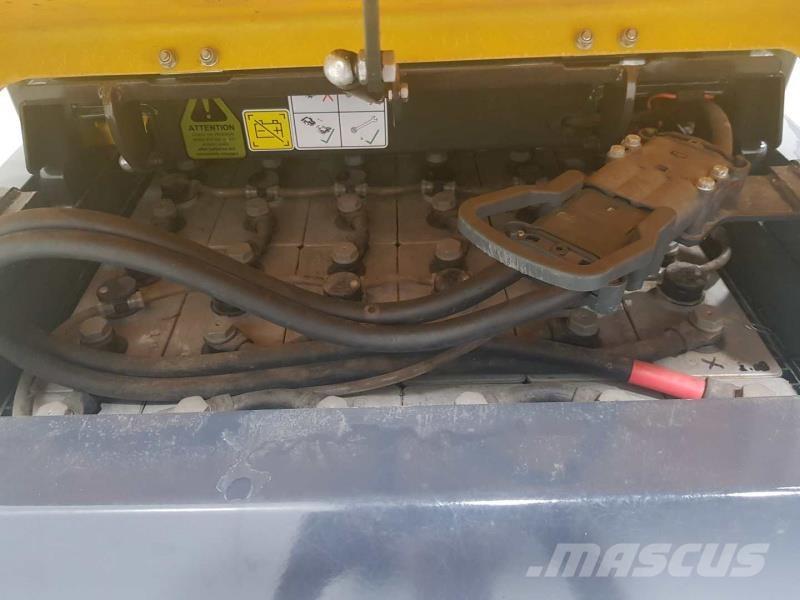 Aisle-Master 15NE RENTAL Viličar za ozke prehode