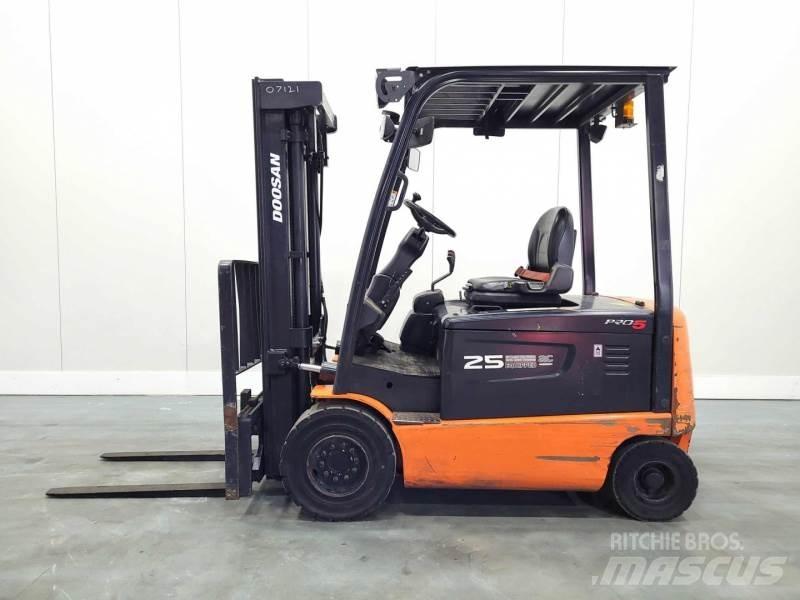 Doosan B25X-5 Električni viličarji