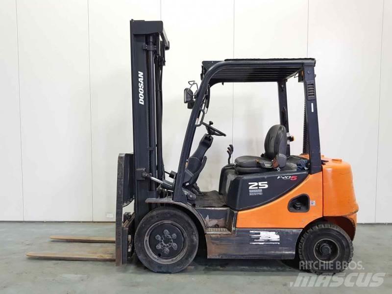 Doosan D25S-5 Dizelski viličarji