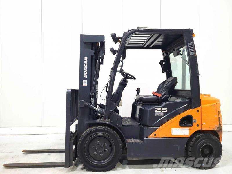 Doosan D25S-7 Dizelski viličarji