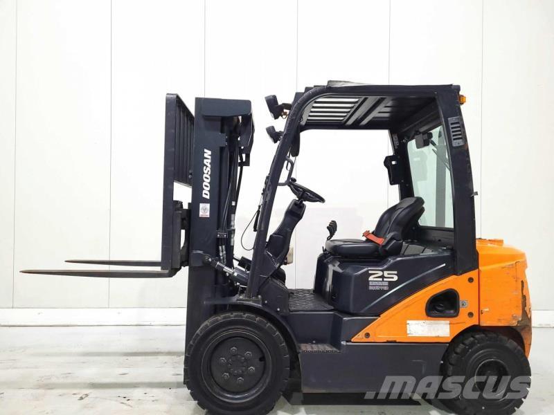 Doosan D25S-7 Dizelski viličarji