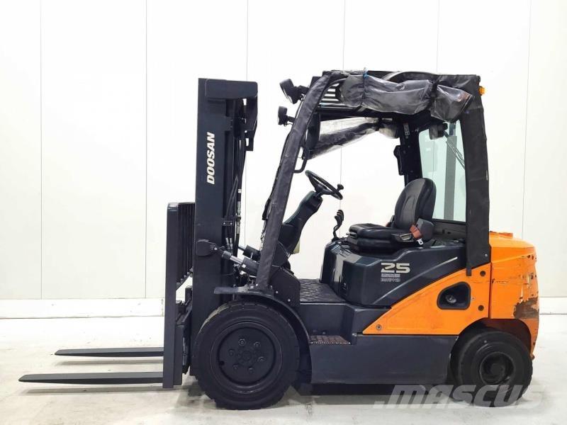 Doosan D25S-7 Dizelski viličarji
