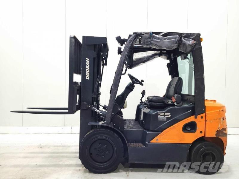 Doosan D25S-7 Dizelski viličarji