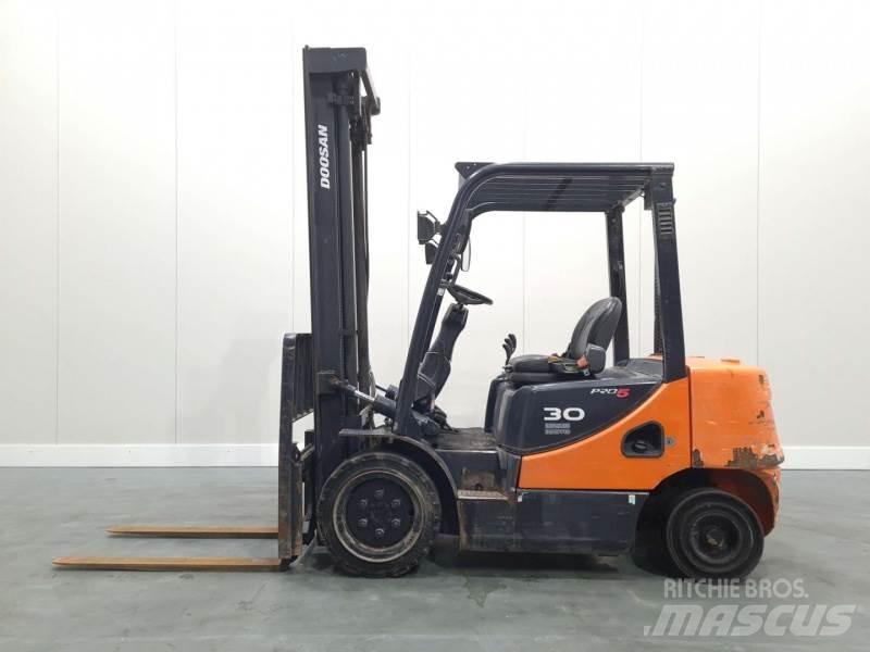 Doosan D30S-5 Dizelski viličarji