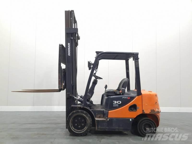 Doosan D30S-5 Dizelski viličarji