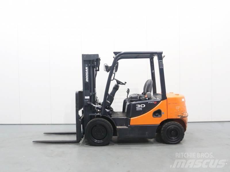Doosan D30S-5 Dizelski viličarji