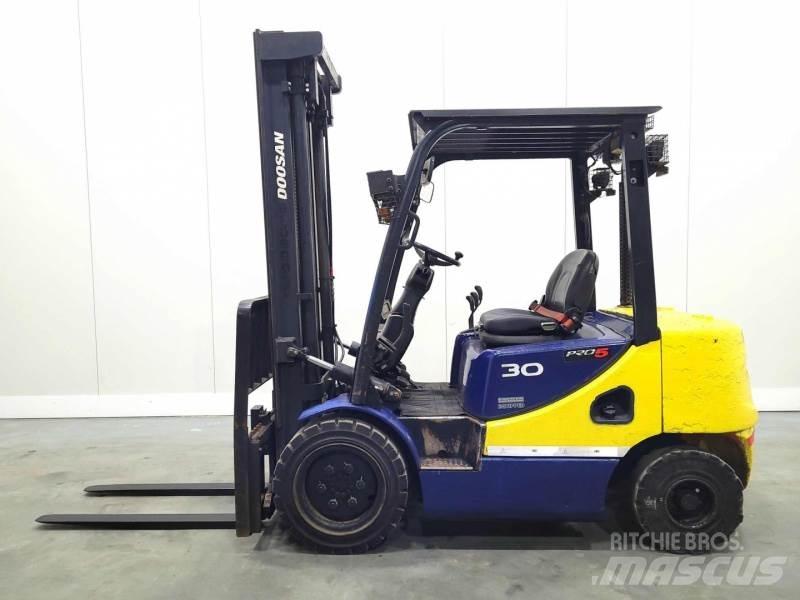 Doosan D30S-5 Dizelski viličarji