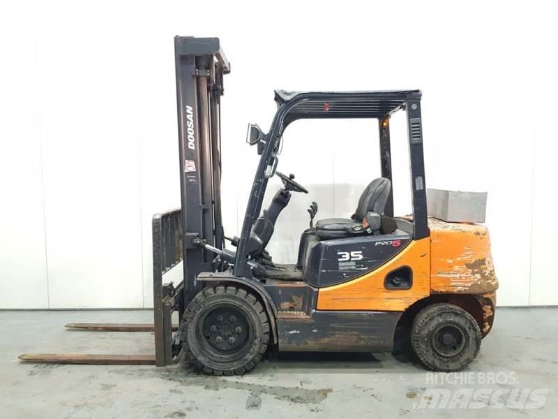 Doosan D35C-5 Dizelski viličarji