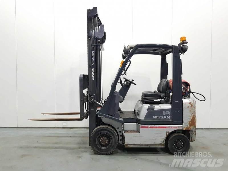 Nissan P1D1A18LQ Plinski viličarji