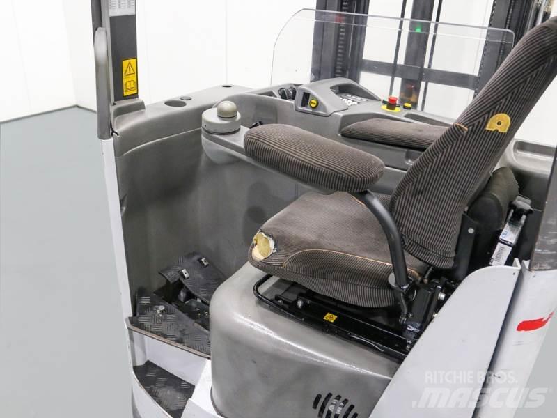 Nissan UNS161 Viličarji s pomičnim teleskopom