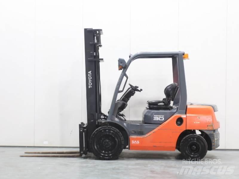 Toyota 02-8FDF30 Dizelski viličarji