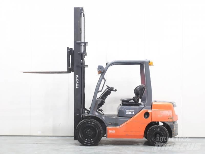 Toyota 02-8FDF30 Dizelski viličarji
