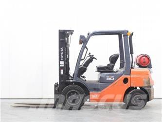 Toyota 02-8FGF30 Plinski viličarji