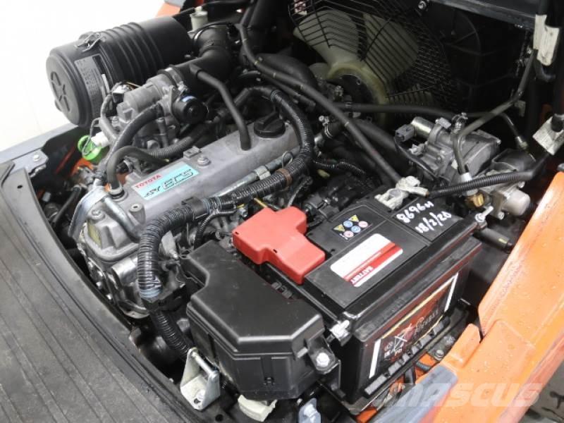 Toyota 02-8FGF30 Plinski viličarji