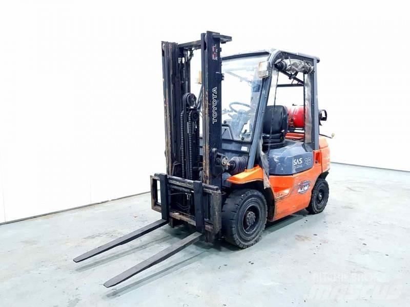 Toyota 42-7FGF25 Plinski viličarji