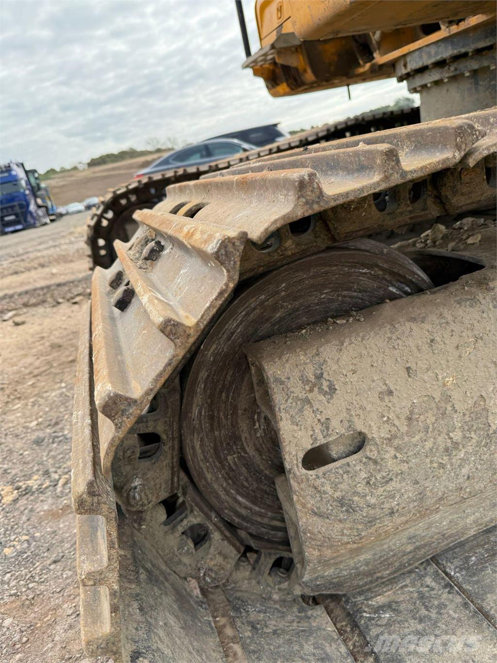 JCB 220X L 4F Bagri goseničarji