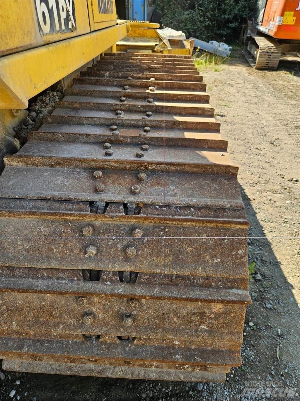 Komatsu D61PX-15 Buldožerji goseničarji
