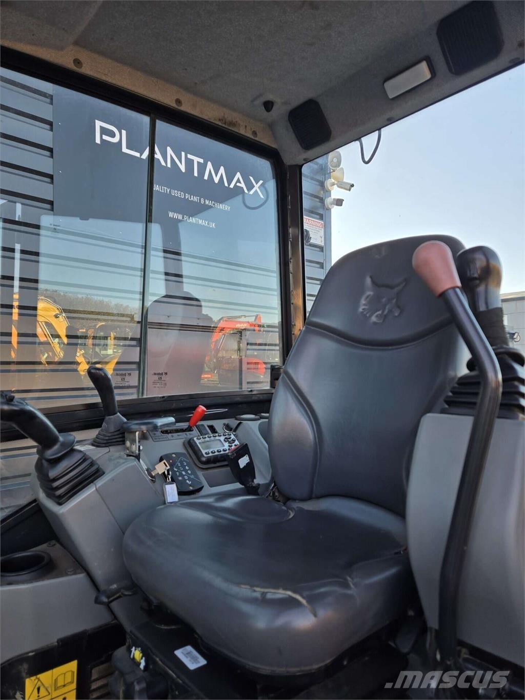 Bobcat E27 Mini bagri <7t