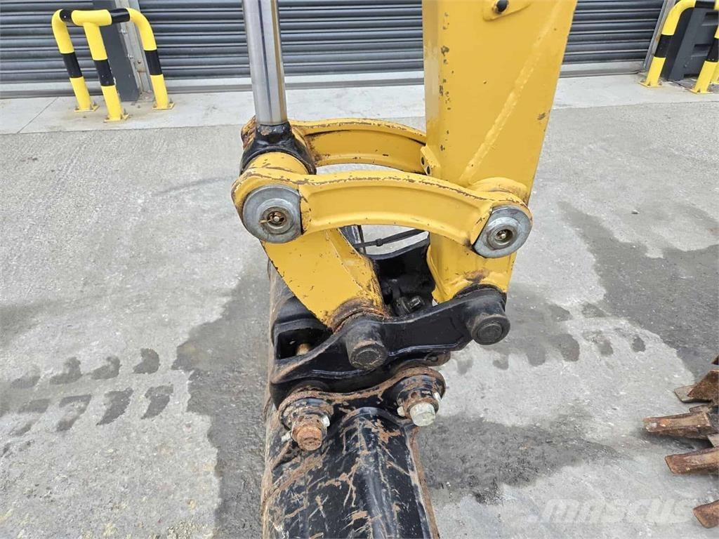 CAT 302.7 Mini bagri <7t