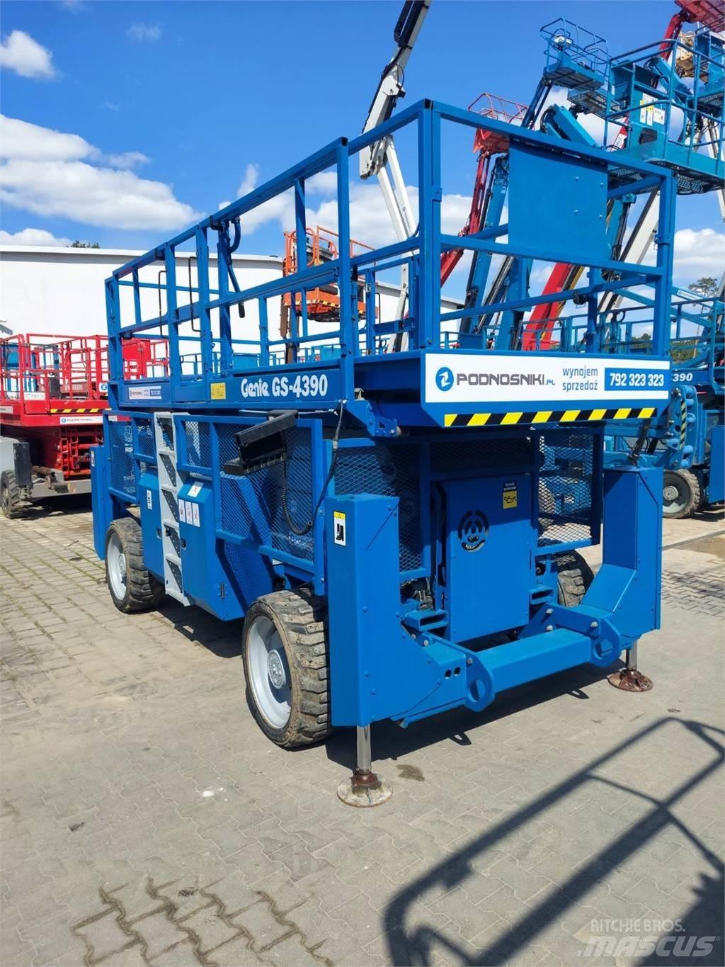 Genie GS-4390 RT Škarjaste dvižne ploščadi