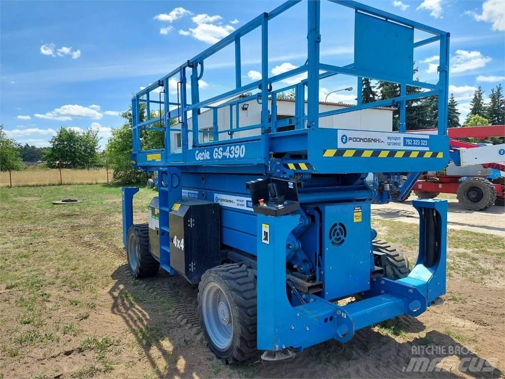 Genie GS-4390 RT Škarjaste dvižne ploščadi
