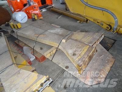 CAT 740 Tailgate Drugi deli