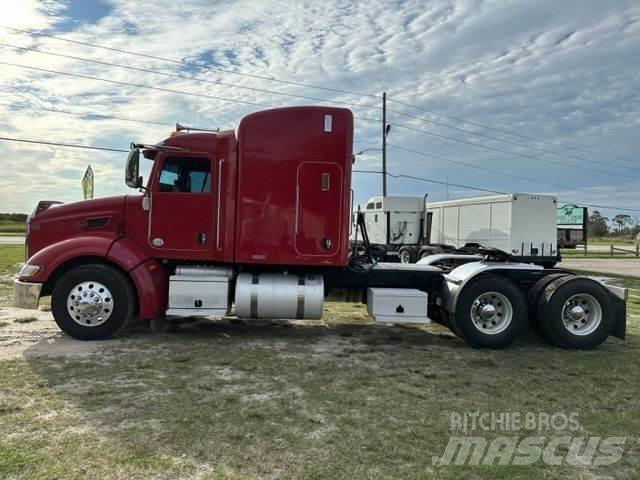 Peterbilt 384 Vlačilci