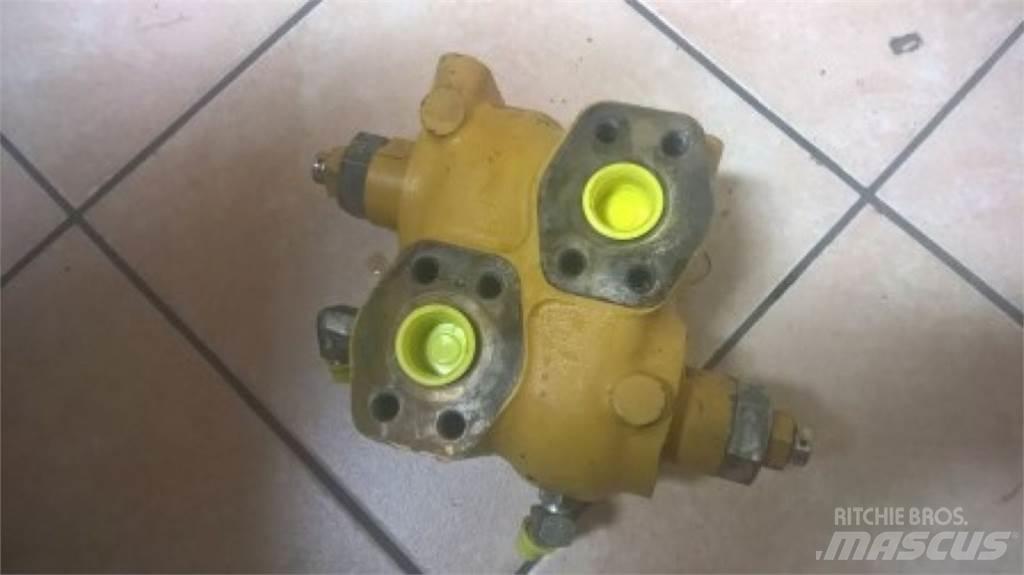 CAT 231D Drugo