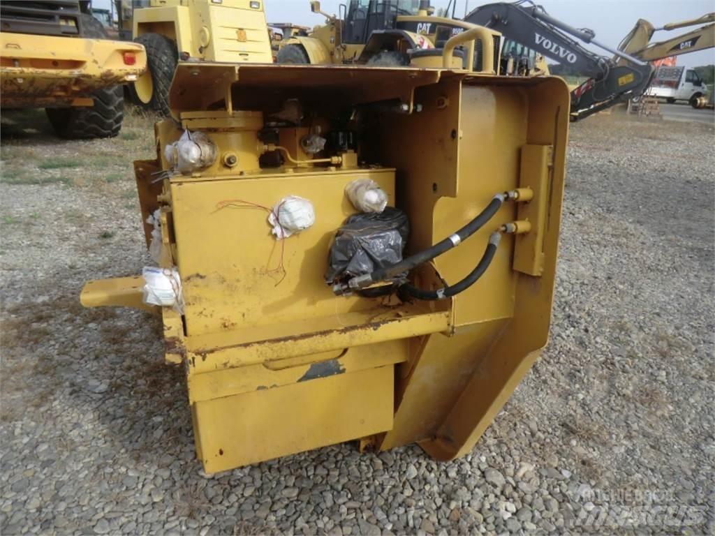 CAT 323D Drugo