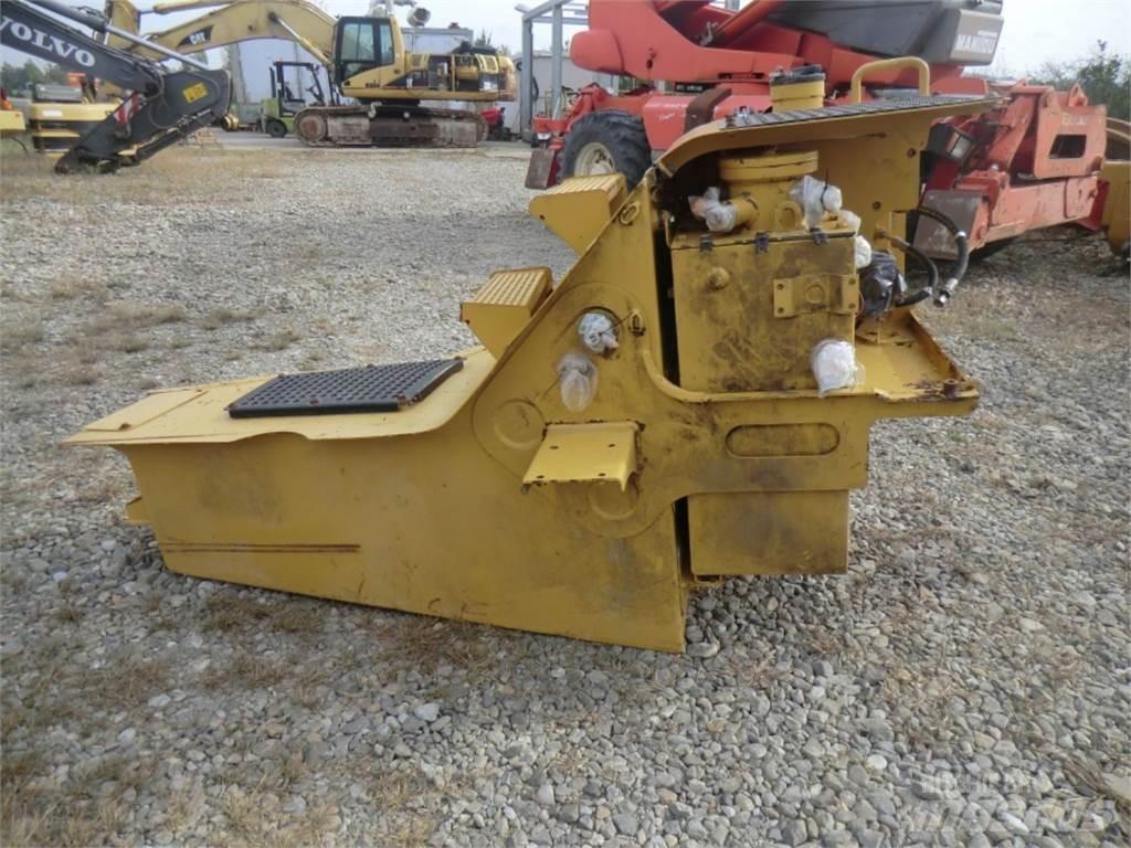 CAT 323D Drugo