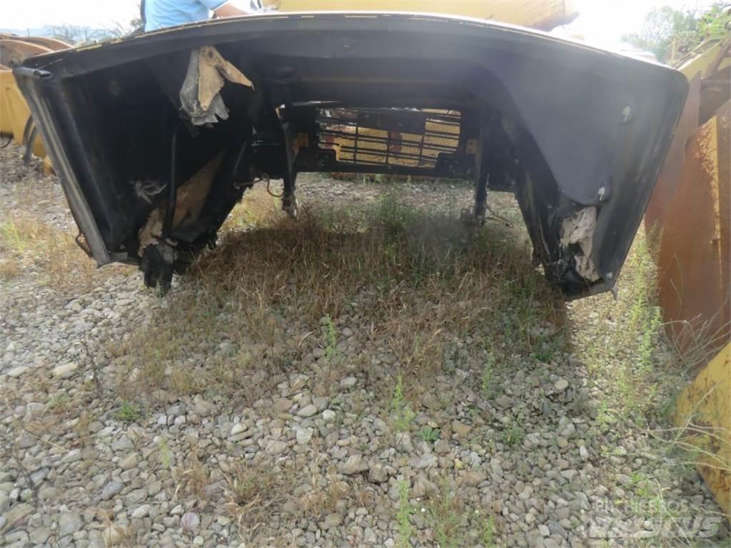 CAT 323D Drugo