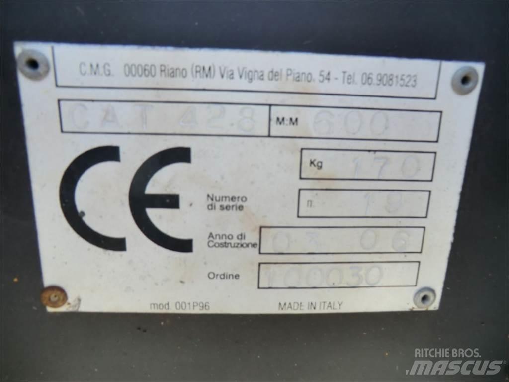 CAT 428 Drugo