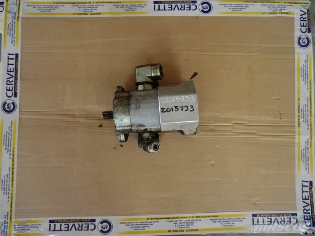 CAT 735 Drugo