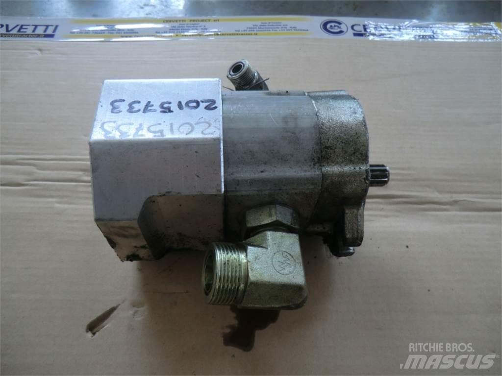 CAT 735 Drugo