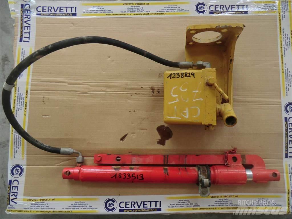 CAT 735 Drugo