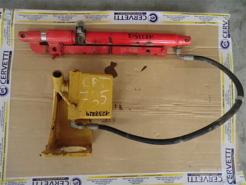 CAT 735 Drugo