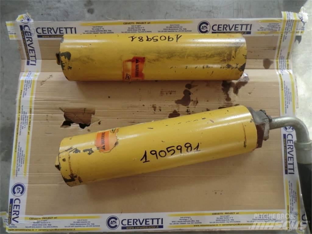 CAT 735 Drugo
