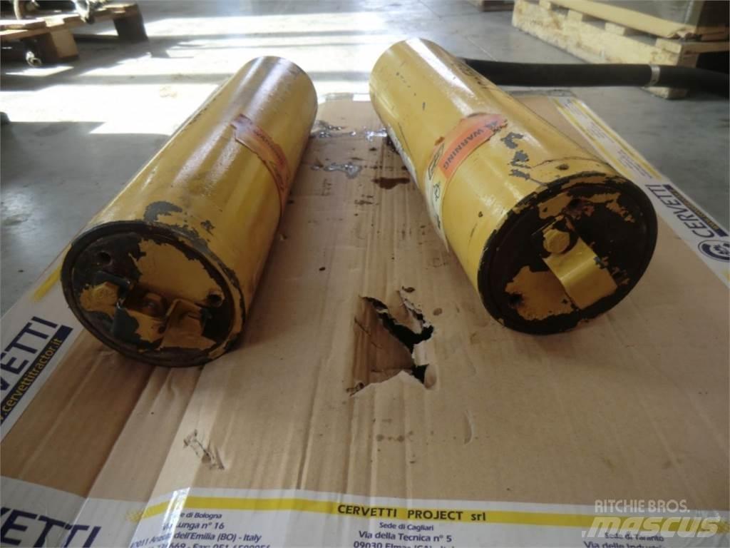 CAT 735 Drugo