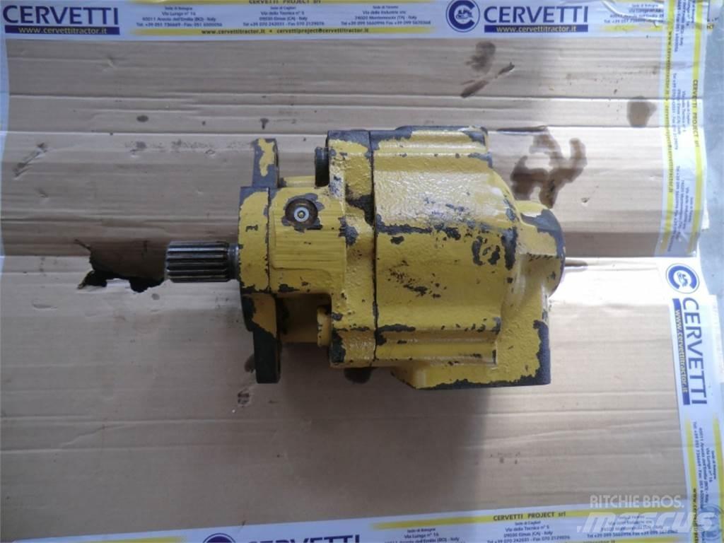 CAT 735 Drugo