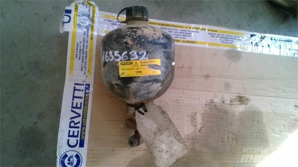 CAT 735 Drugo