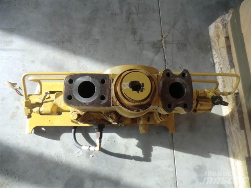CAT 735 Drugo