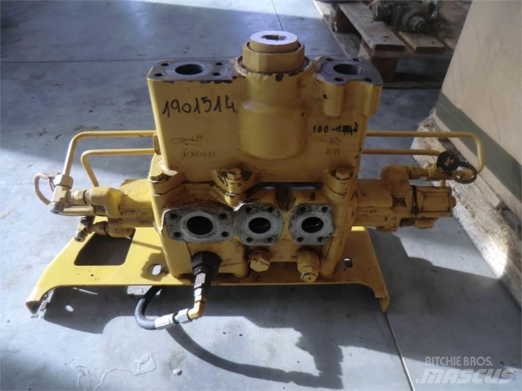 CAT 735 Drugo