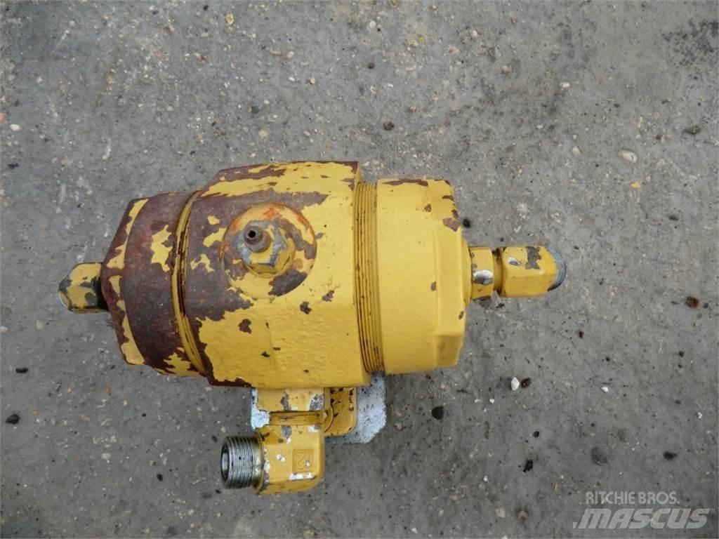 CAT 735 Drugo