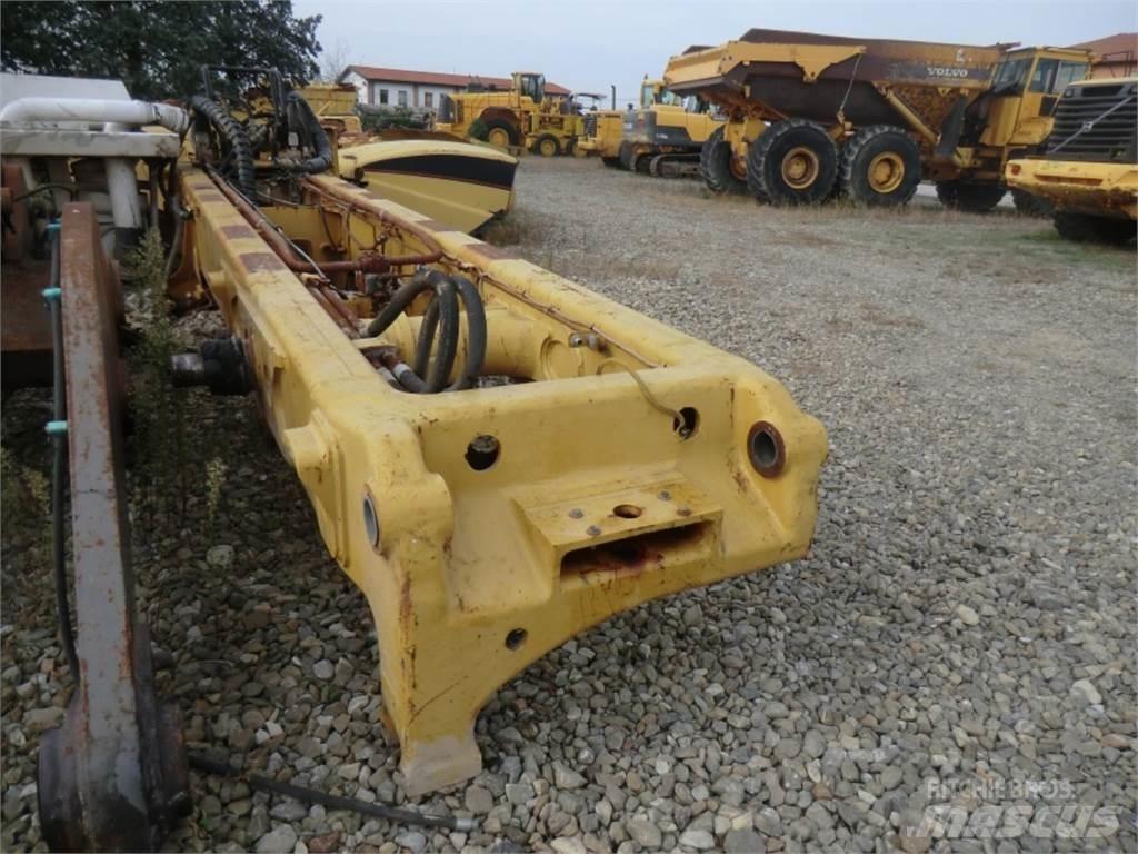 CAT 735 Podvozje in vzmetenje