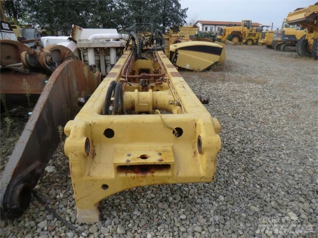 CAT 735 Podvozje in vzmetenje