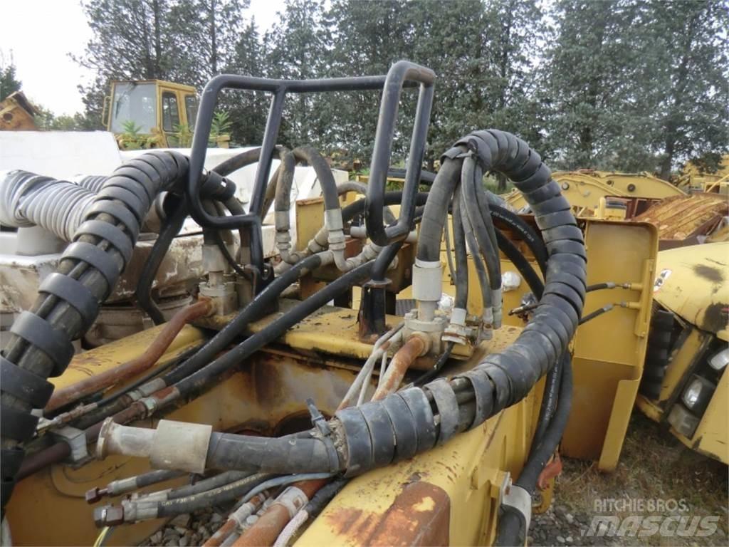 CAT 735 Podvozje in vzmetenje