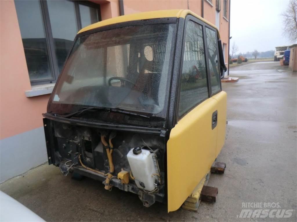 CAT 735 Podvozje in vzmetenje